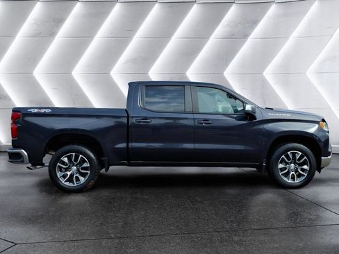 Used 2022 Chevrolet Silverado 1500 LT AWD/4WD image 6