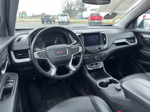 Used 2024 GMC Terrain SLT image 11