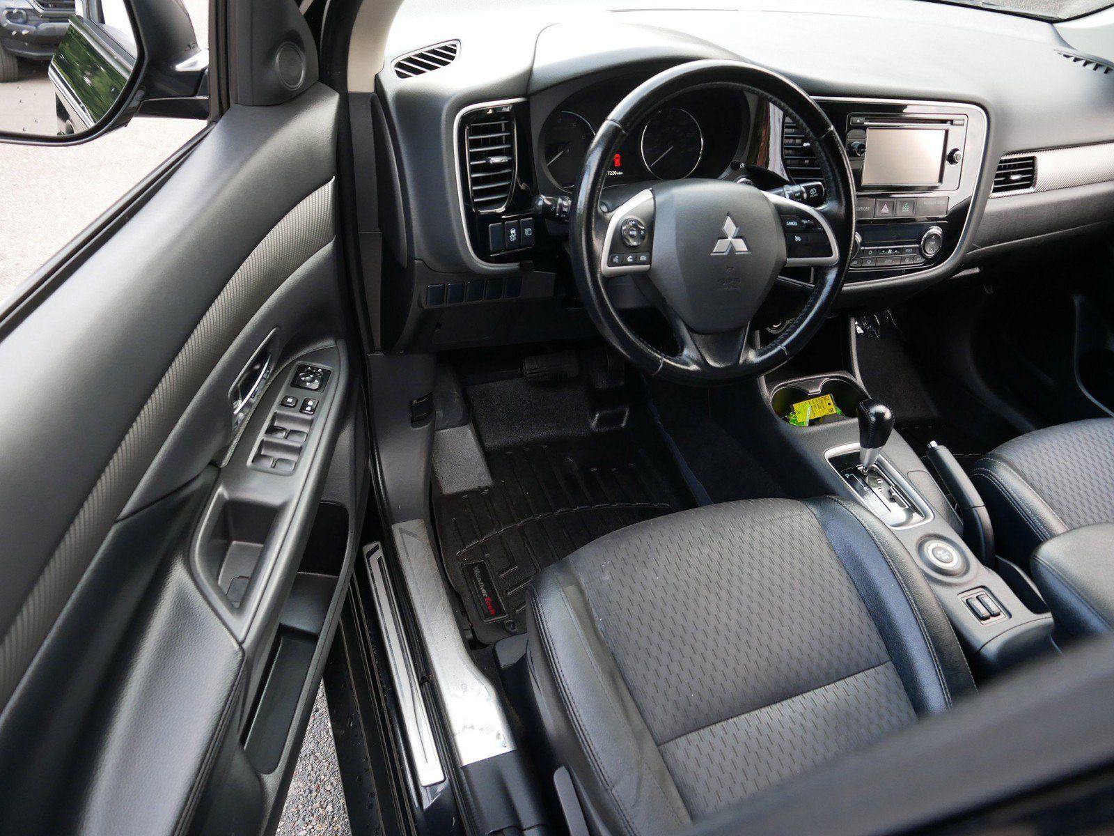 Used 2015 Mitsubishi Outlander SE AWD/4WD image 10