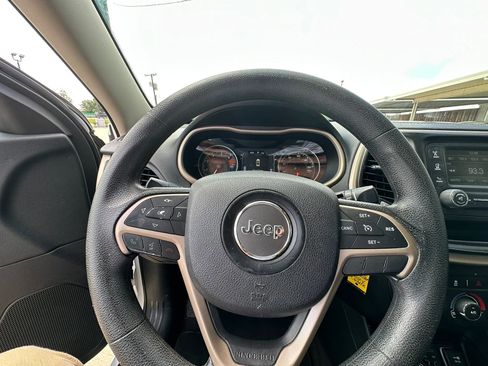 Used 2016 Jeep Cherokee Sport AWD/4WD image 24