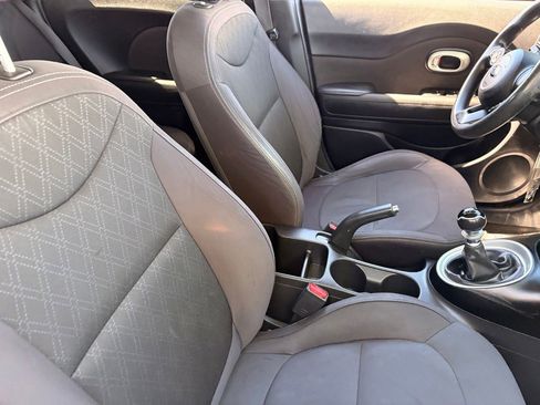 Used 2015 Kia Soul FWD image 11