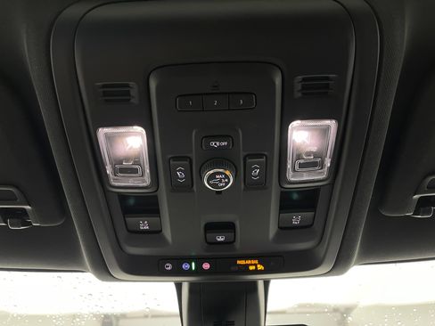 Used 2022 Chevrolet Tahoe Z71 w/ Z71 Off-Road Package AWD/4WD image 27