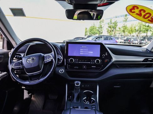 Certified 2023 Toyota Highlander XLE image 15