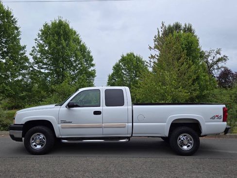 Used 2003 Chevrolet Silverado 2500 LS w/ Skid Plate Package AWD/4WD image 8