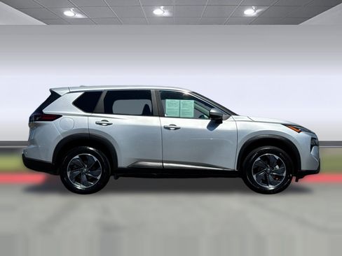 Used 2024 Nissan Rogue SV FWD image 7