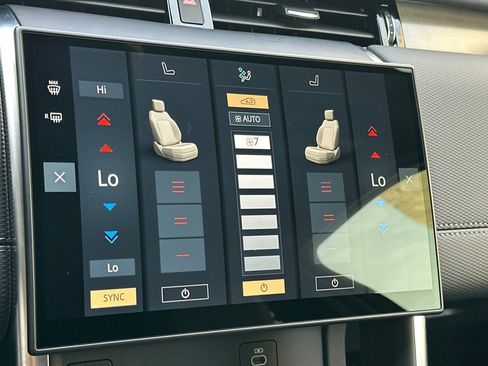 Certified 2025 Land Rover Discovery Sport Dynamic SE image 24