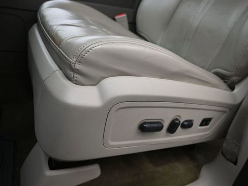 Used 2017 Lincoln Navigator Select image 14