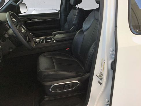 Used 2023 Jeep Wagoneer L Series II image 3