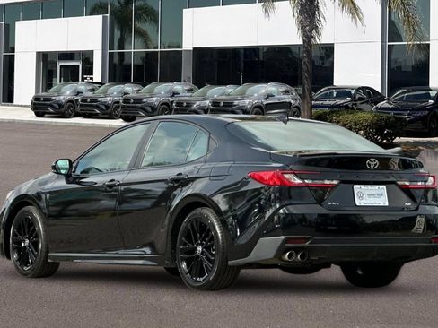 Used 2025 Toyota Camry SE FWD image 5