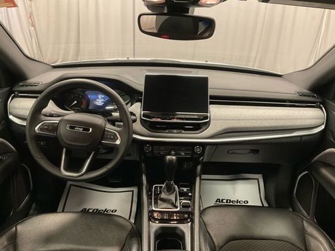 Used 2024 Jeep Compass Latitude image 35