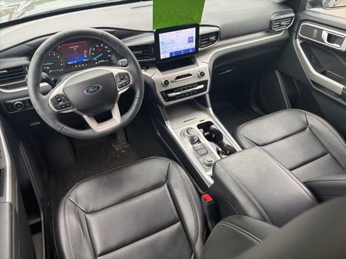 Used 2024 Ford Explorer XLT w/ Equipment Group 202A AWD/4WD image 12