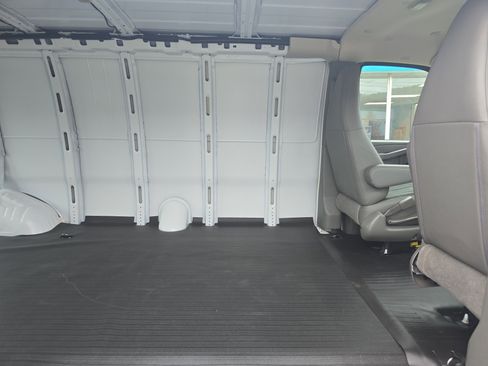 New 2025 GMC Savana 3500 Extended w/ Driver Convenience Package RWD image 15