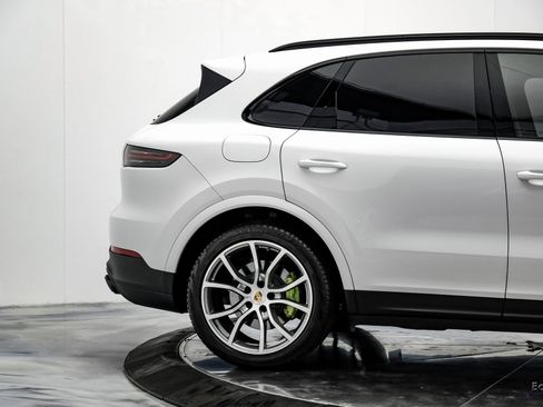 Used 2023 Porsche Cayenne image 17