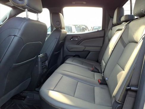 Used 2023 Chevrolet Colorado ZR2 w/ ZR2 Convenience Package III image 24