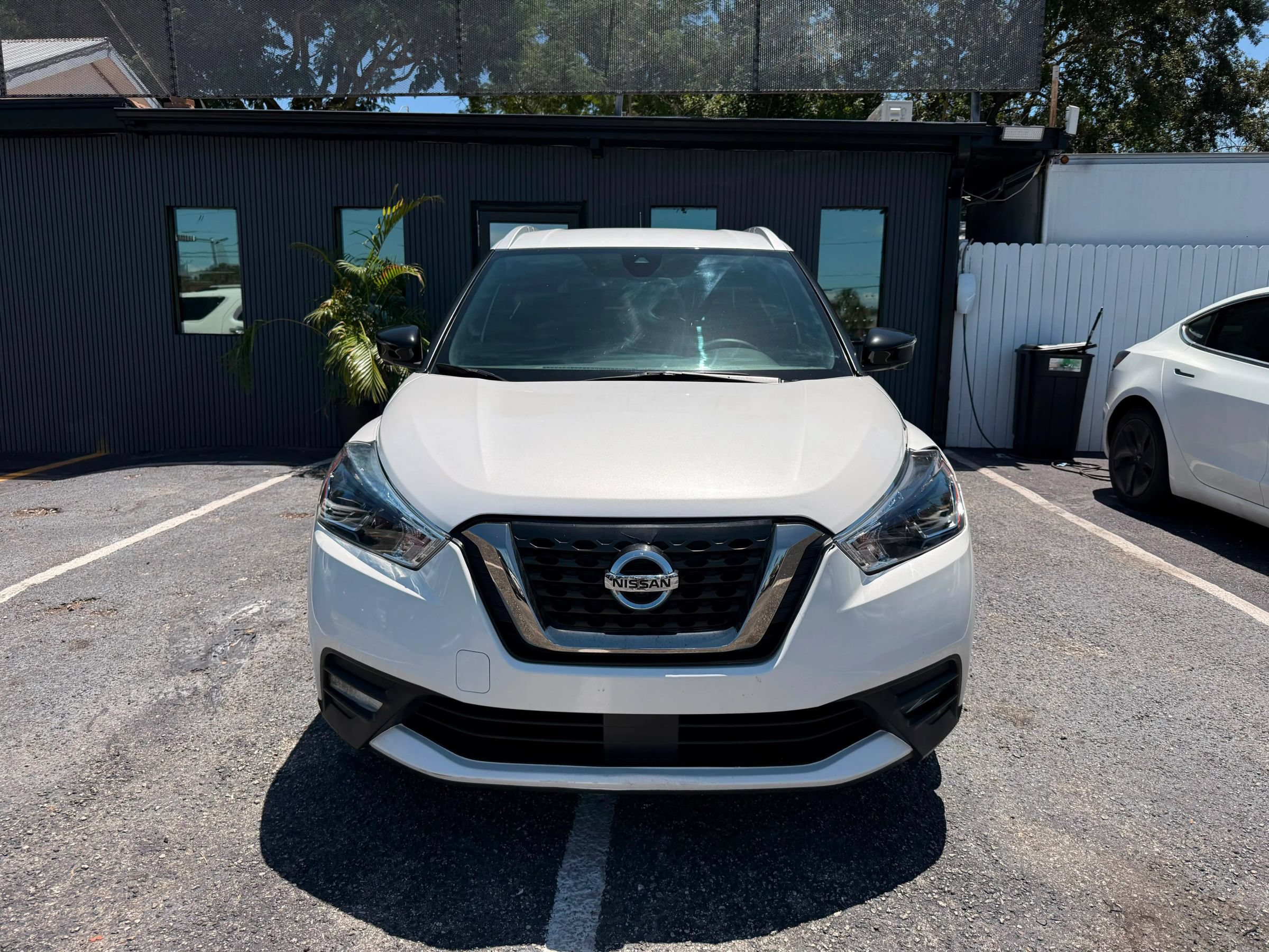 Used 2020 Nissan Kicks SR w/ SR Premium Package FWD image 2