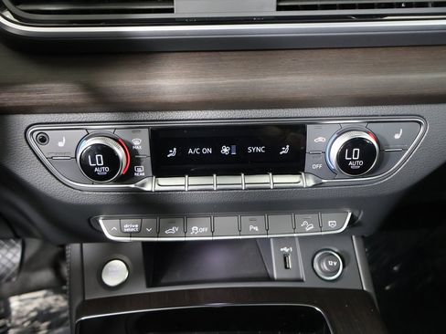 Used 2024 Audi Q5 e Premium Plus image 5