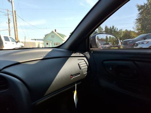 Used 2004 Chevrolet Monte Carlo SS w/ Dale Earnhardt Jr. Package image 18