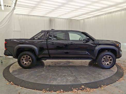 Used 2025 Toyota Tacoma Trailhunter image 26