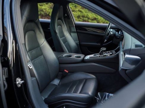 Used 2018 Porsche Panamera 4 image 24