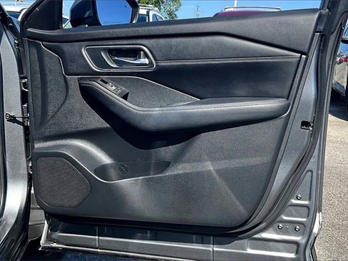 Certified 2024 Nissan Rogue Platinum image 27