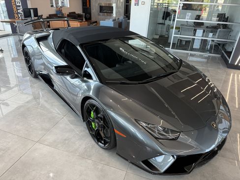 Used 2019 Lamborghini Huracan Performante AWD/4WD image 31