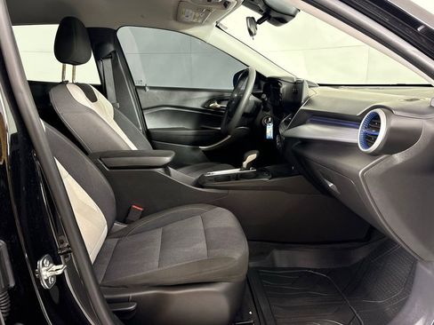 Used 2025 Chevrolet Trax LS image 15