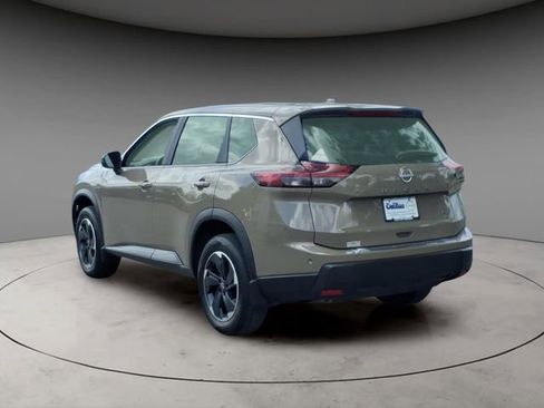 Used 2025 Nissan Rogue SV AWD/4WD image 3