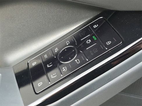 Certified 2025 Audi Q6 e-tron Premium w/ Convenience Package image 29