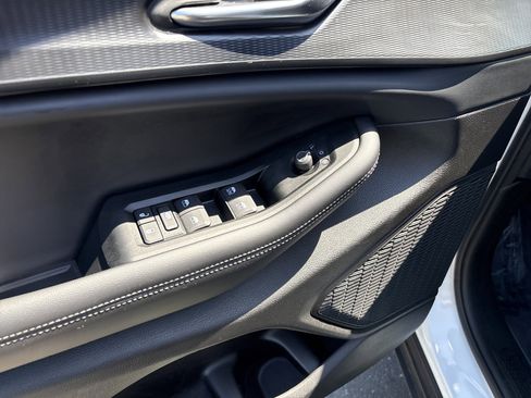 Used 2025 Jeep Grand Cherokee Laredo X image 15