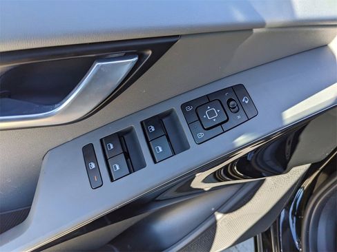 Certified 2024 Kia Niro EX Touring image 20
