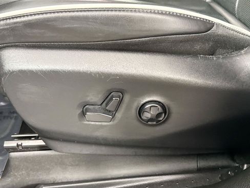Used 2025 Chrysler Pacifica Limited FWD image 33