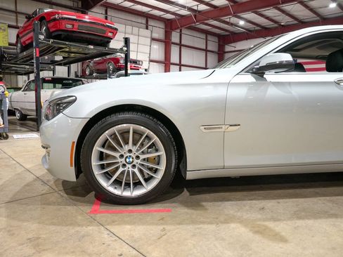 Used 2013 BMW 750Li xDrive AWD/4WD image 3