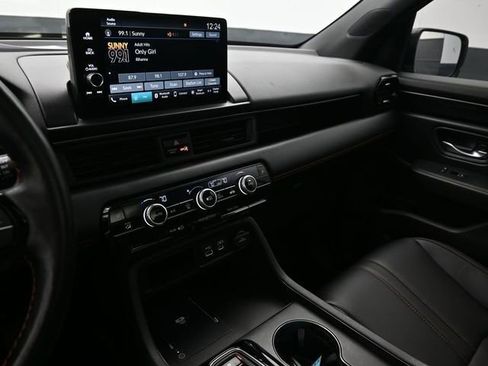 Used 2024 Honda Pilot TrailSport image 11