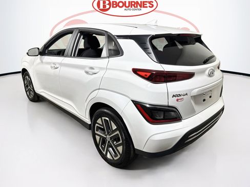 Used 2023 Hyundai Kona SE image 6