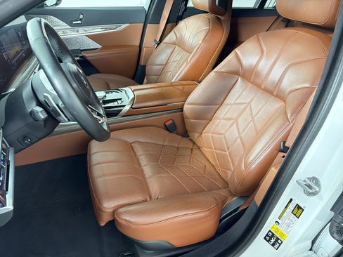 Certified 2023 BMW 760i xDrive AWD/4WD image 5