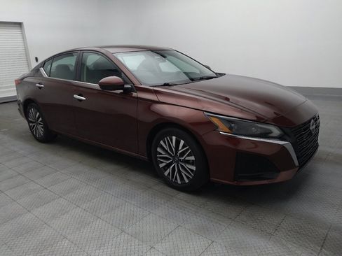 Used 2023 Nissan Altima 2.5 SV image 11