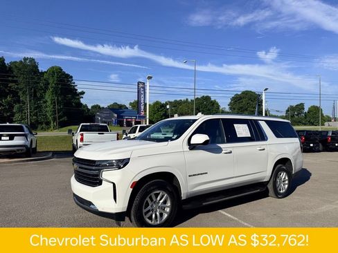 Used 2022 Chevrolet Suburban LT RWD image 2