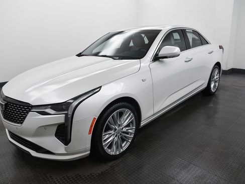 Used 2022 Cadillac CT4 Premium Luxury image 3