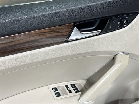 Used 2020 Volkswagen Passat 2.0T SEL image 20