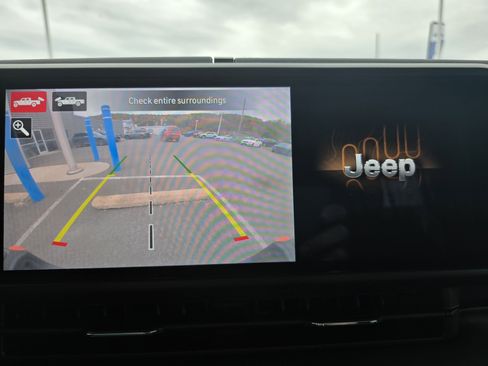 Used 2024 Jeep Gladiator Mojave w/ Technology Group image 24