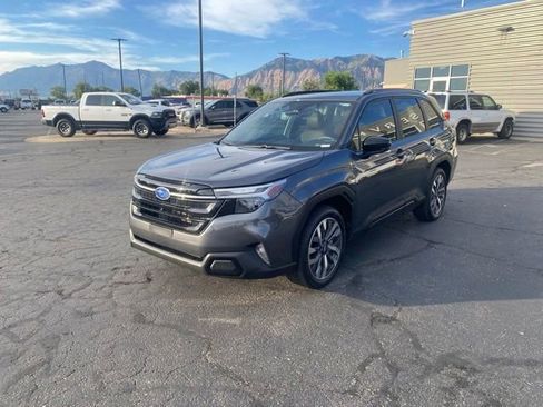 Used 2025 Subaru Forester Touring AWD/4WD image 3