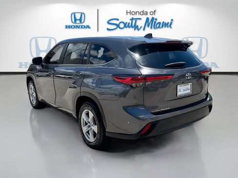 Used 2023 Toyota Highlander L FWD image 5