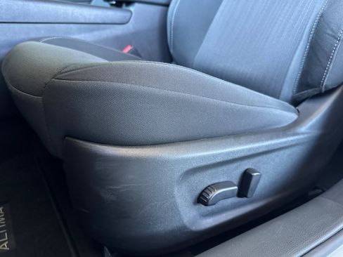 Used 2025 Nissan Altima 2.5 SV image 14