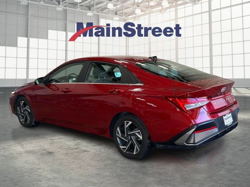 Used 2024 Hyundai Elantra Limited image 3