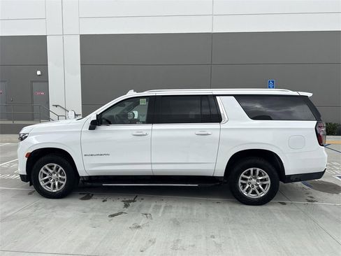 Used 2024 Chevrolet Suburban LT image 6