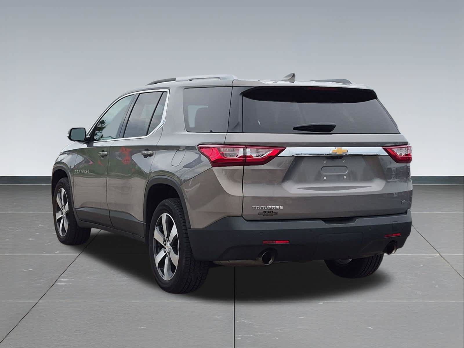 Used 2018 Chevrolet Traverse LT w/ LPO, Floor Liner Package FWD image 4