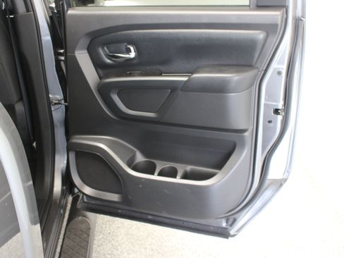 Used 2018 Nissan Titan SV w/ SV Convenience Package AWD/4WD image 34