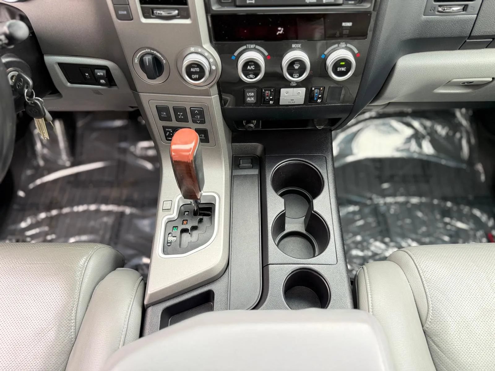 Used 2017 Toyota Sequoia Platinum AWD/4WD image 24