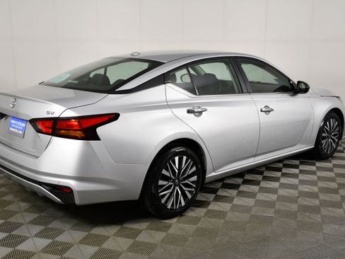 Used 2024 Nissan Altima 2.5 SV FWD image 6