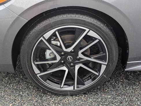 Used 2025 Nissan Sentra SR w/ SR Premium Package FWD image 13